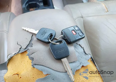 2000 Ford Explorer Xlt from USA, damaged, VIN 1FMZU73E4YZB70571